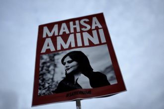 Postupny vzdor Iranky viac vychadzaju do ulic bez zasteru