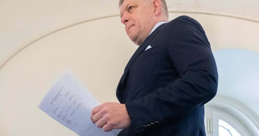 Premier Smer SD ponukol Sutajovi Estokovi pravnu pomoc