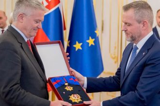 Prezident udelil statne vyznamenanie generalnemu tajomnikovi OECD