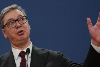 Srbska prezident Vucic popiera obvinenia z sarajevskeho safari