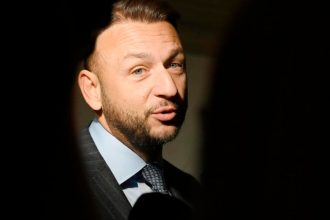 Sutaj Estok chce zrusit Urad na ochranu whistleblowerov