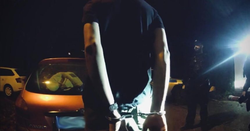 TRENCIN Z obchodu ukradli tovar a napadli SBS