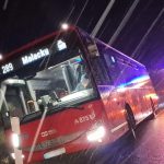 Z havarovaneho autobusu sa nedokazali dostat von
