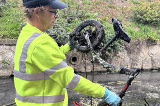 Z vody miznu tony kovov nasli aj zbrane