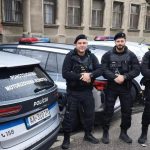 Zrazenena zena stratila krv traja policajti zastavili krvacanie