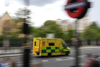 Britania celi vlne superchripky hrozi strajk lekarov rezidentov