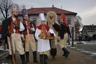 Detva Po roku budu pod Polanou opat kolednici