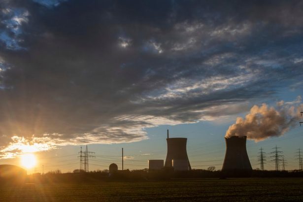 EU Europska komisia schvalila vystavbu prvej jadrovej elektrarne v Polsku