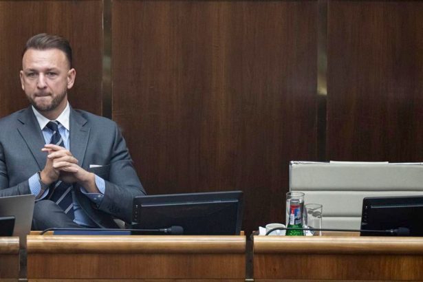 Hanba na viacere sposoby Koalicia zasiahla proti oznamovatelom korupcie v den boja proti korupcii