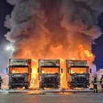 Hasici zasahuju pri poziari troch nakladnych vozidiel v Michalovciach