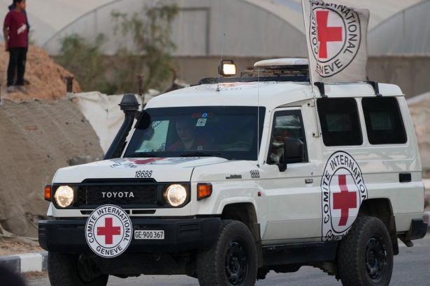 Izraelska armada prevzala nespecifikovane nalezy od Cerveneho kriza