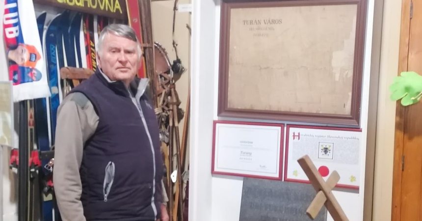 Ludom ukazuje svoje stare mamy aj obraz pribuzneho