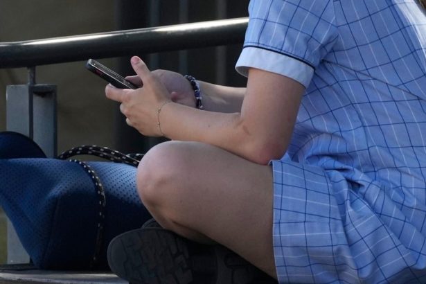 Meta uz vyhadzuje mladych z Facebooku a Instagramu