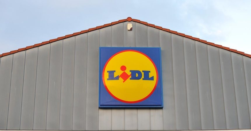 Nemecki farmari protestovali pred sidlom Lidl proti cenam masla