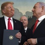 Netanjahu sa v pondelok na Floride stretne s Trumpom