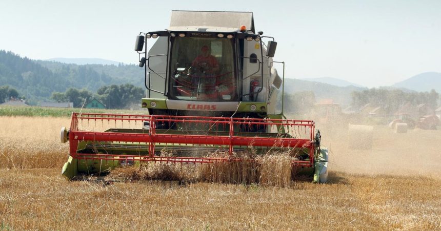 Platobna agentura rozhoduje o podporach pre polnohospodarov
