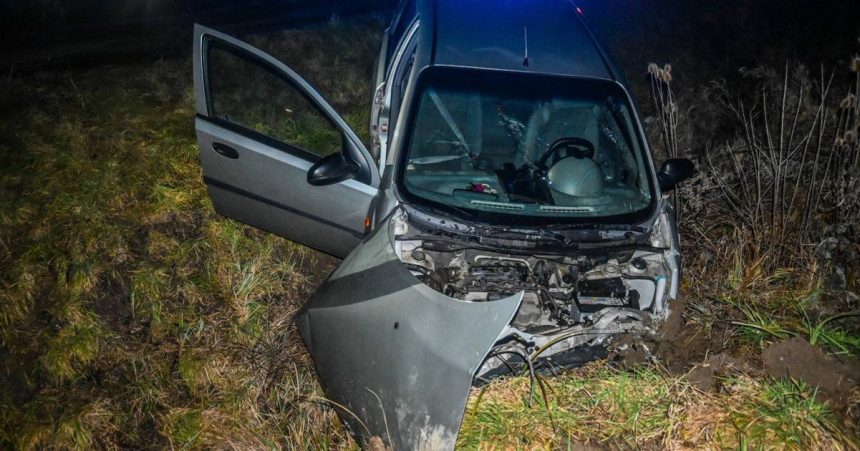 Po nehode pri Trebisove auto skoncilo v priekope traja sa zranili