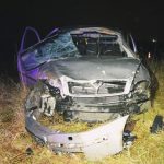 Policajna nahanacka skoncila hrozivou nehodou dvaja zraneni