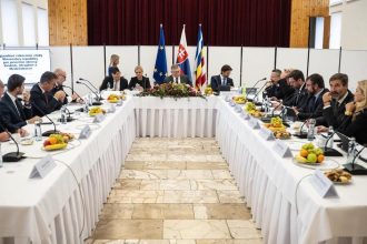 Pred rokmi ministrov Fica nechceli byt papalasmi dnes urad neukazal ucet za vyjazd vlady