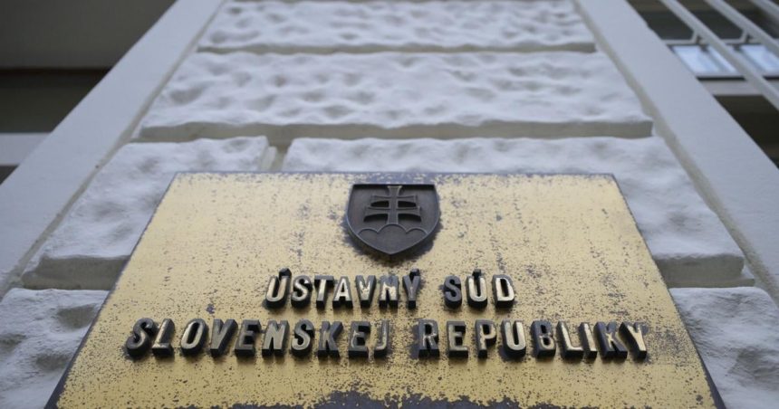 SUDY Ustavny sud sa obratil na Sudny dvor EU