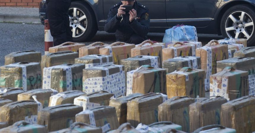 Spanielska policia zadrzala skupinu pasujucu hasis z Maroka