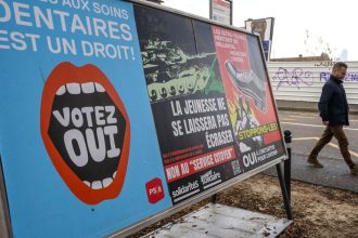 Svajciari v referende hlasuju o obcianskej sluzbe a dani