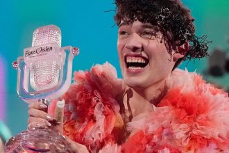 Svajciarsky vitaz Eurovizie vyhlasil ze sa vzda trofeje