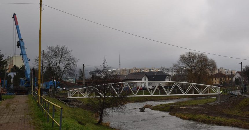 V Amerike maju Biely dom my bielu lavku zartuju Snincania Nahradila hrdzavu a rozheganu