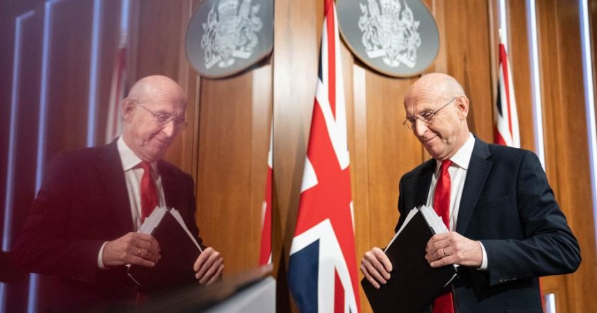 V BRITANIA Kralovske namornictvo tri dni sledovalo rusku ponorku
