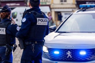 V Parizi neznamy pachatel bodol tri zeny v metre