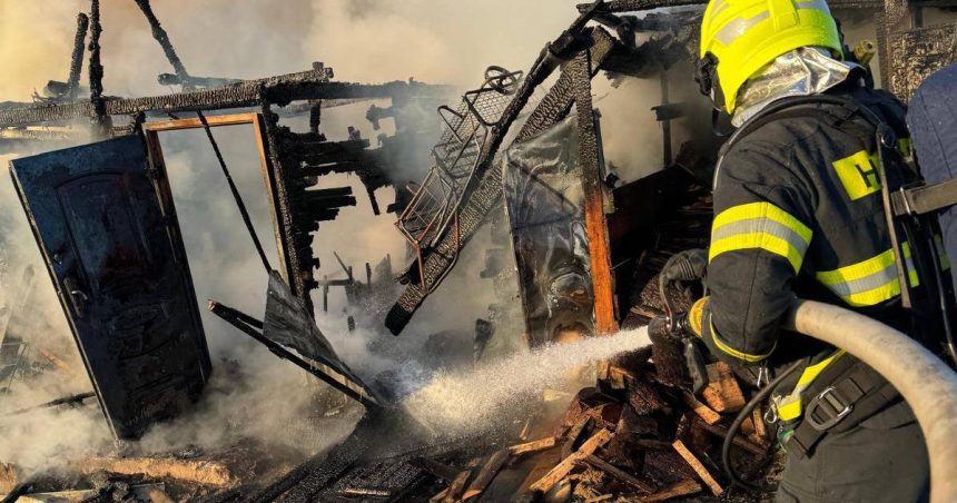 V obci na Spisi horeli drevene stavby