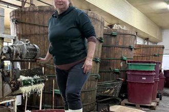 Vo Svederniku tlacia kapustu nohami ako kedysi