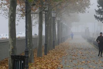 Vystrahy pred hmlou platia na celom Slovensku 1