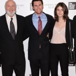 Zadrzali syna zosnuleho rezisera Reinera Trump jeho smrt pripisuje politike