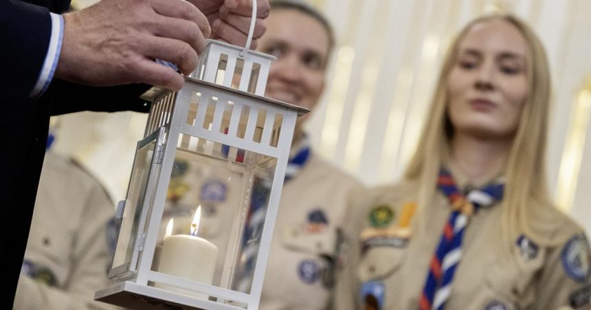 Zeleznice v sobotu vypravia 27 vlakov s betlehemskym svetlom