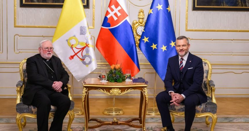 AKTUALIZACIA CIRKEV Na Slovensko pricestoval vatikansky minister zahranicia Paul Richard Gallagher ktory si pripomenie podpis zakladnej zmluvy medzi statom a cirkvou