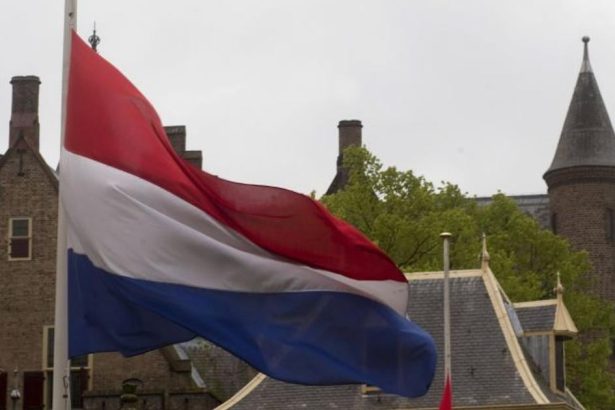 Amsterdam zakaze reklamu na maso a fosilne paliva