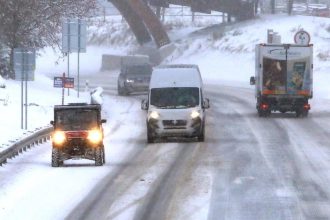 Cesty su vacsinou zjazdne moze byt na nich sneh