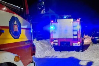 Dielnu za domom pohltili plamene v Opatovej zasahuje 14 hasicov