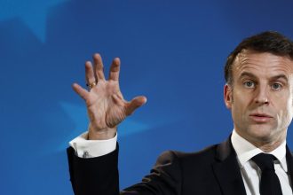 Francuzsko posle do Gronska svojich vojakov