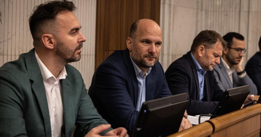 G Grendel Vyzyvame UVO aby konal v suvislosti s rekonstrukciou Kukurice