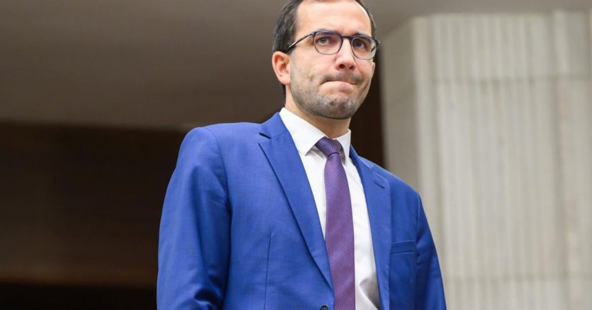 Hnutie Slovensko vyzvalo nespokojnych koalicnych politikov aby zvrhli vladu