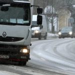Huste snezenie komplikuje dopravu v Trencianskom kraji
