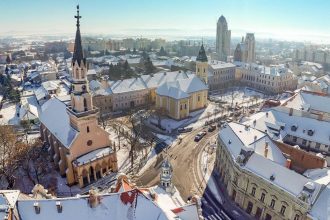 Ikonicka cast veze historickeho chramu ozila