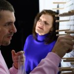 Je to ako pohlad cez klucovu dierku Pozerat sa na rodiny dospelych autistov nie je prijemne