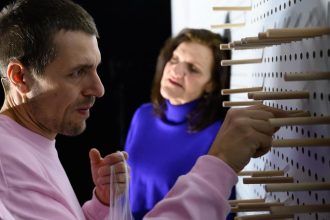 Je to ako pohlad cez klucovu dierku Pozerat sa na rodiny dospelych autistov nie je prijemne