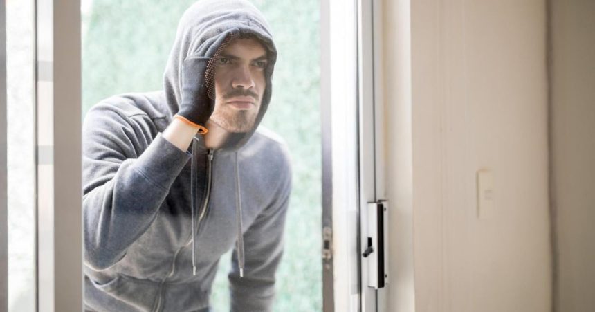 Milionova kradez v rodinnom dome policia obvinila styri osoby