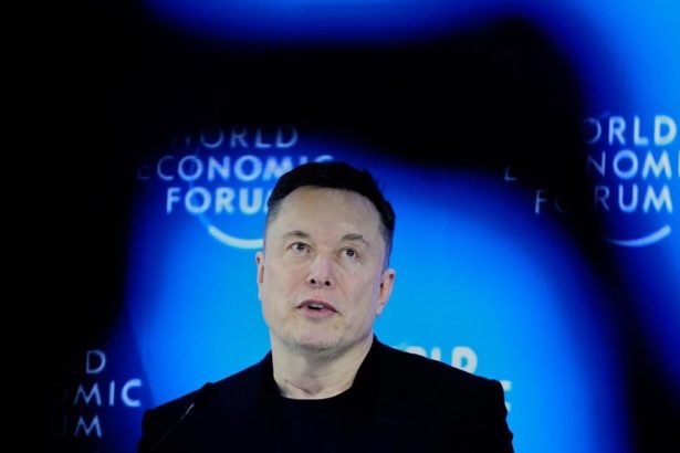 Musk Tesla by mohla do konca roka 2027 zacat predavat humanoidnych robotov