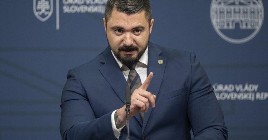 Nasi ustavni cinitele boli podla sefa SIS obozretni pri rozhovoroch v zahranici