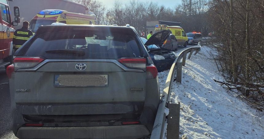 Nehoda pri Kosickej Novej Vsi zachranari pomohli tehotnej zene
